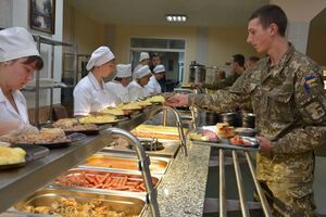Почти 40 тонн продуктов для военных ООС имели исчерпанные сроки хранения и были испорчены