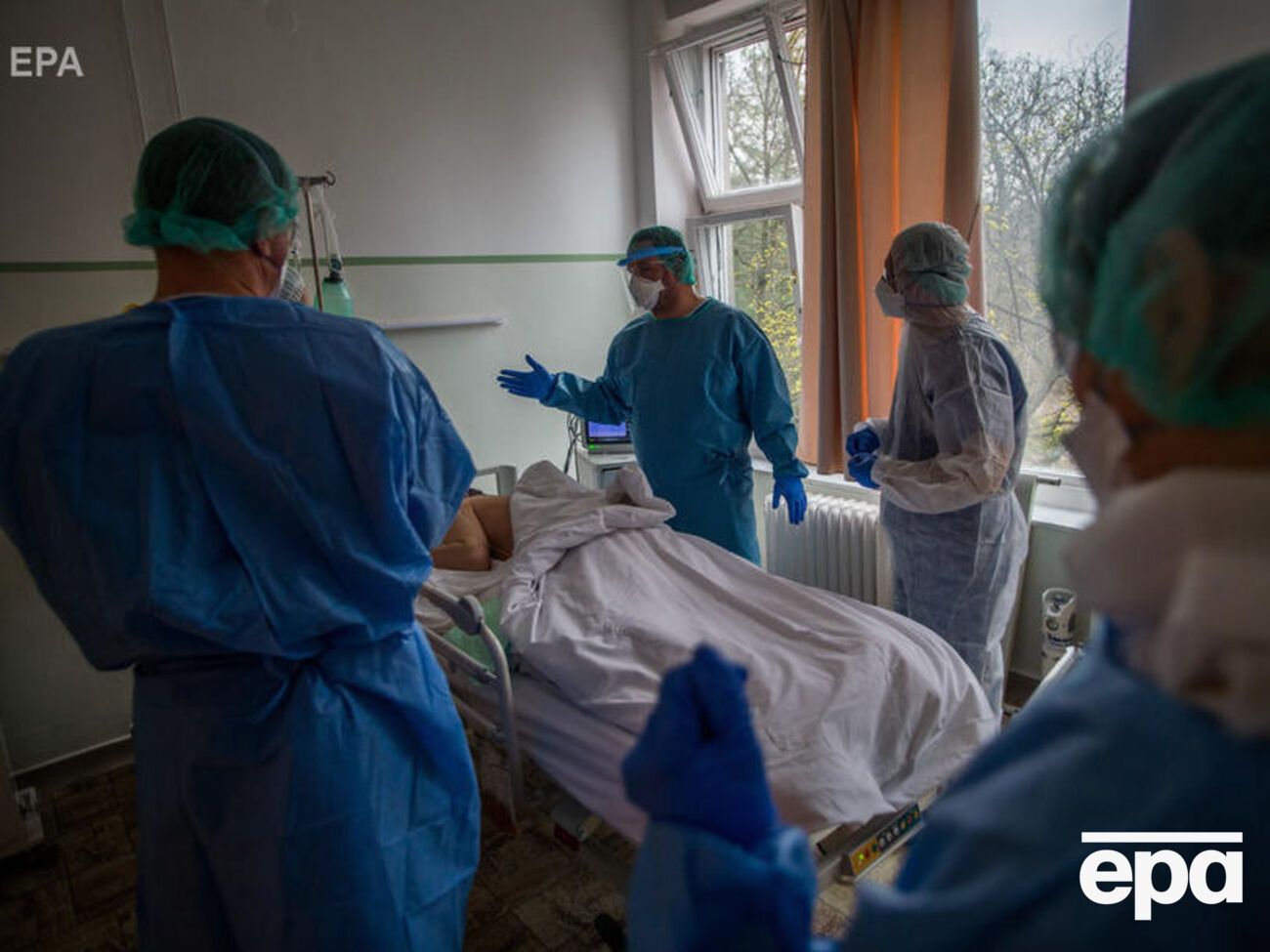 У лікарнях із коронавірусом перебуває 2750 українців