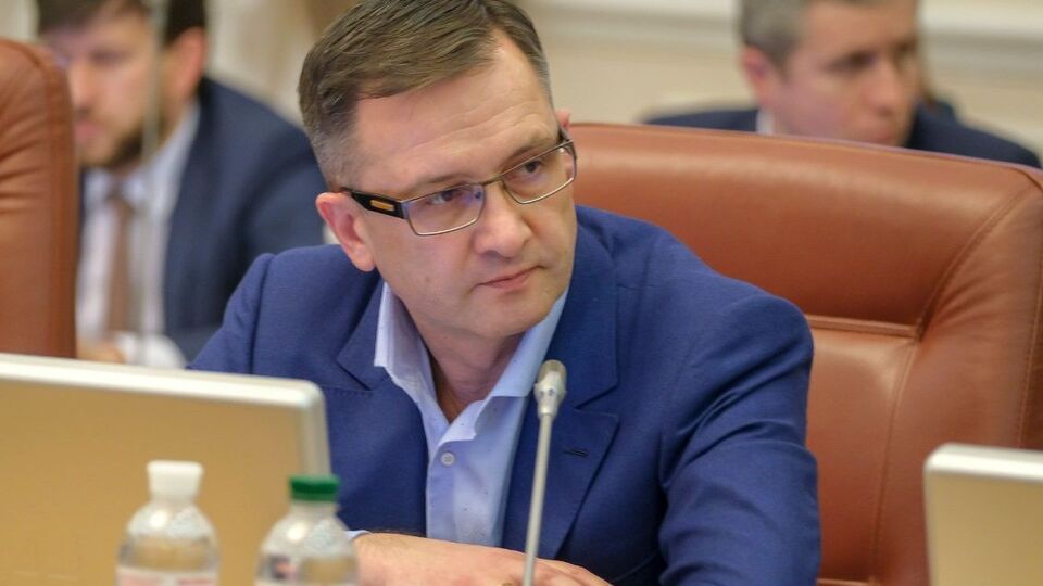Уманський тричі працював на керівних посадах у Міністерстві фінансів