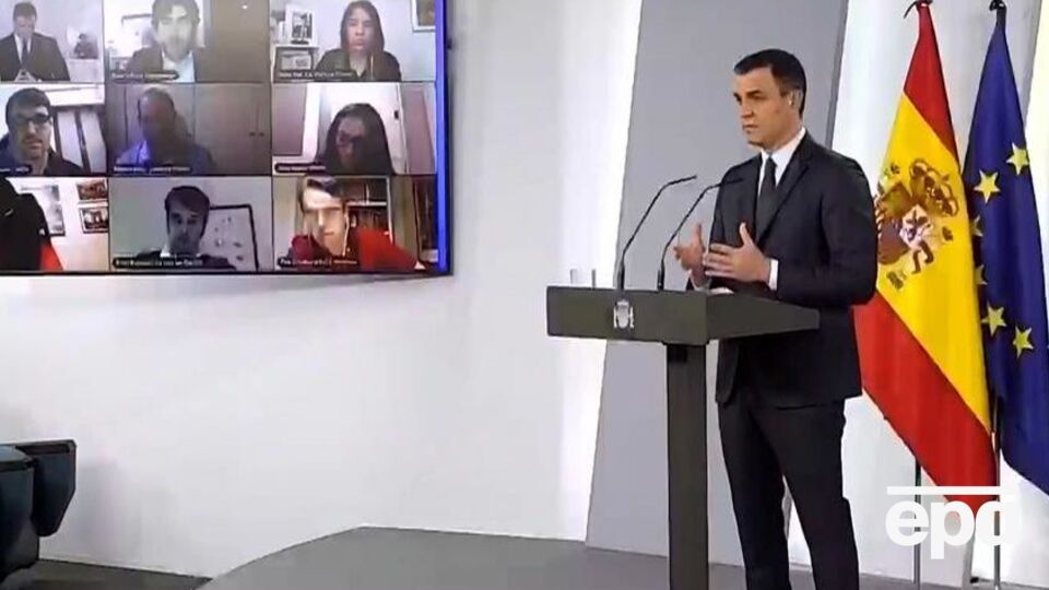 Испанский премьер допустил еженедельное ослабление карантинных запретов