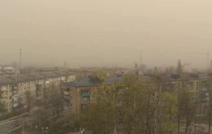 Так выглядело небо в Буче Киевской области 16 апреля