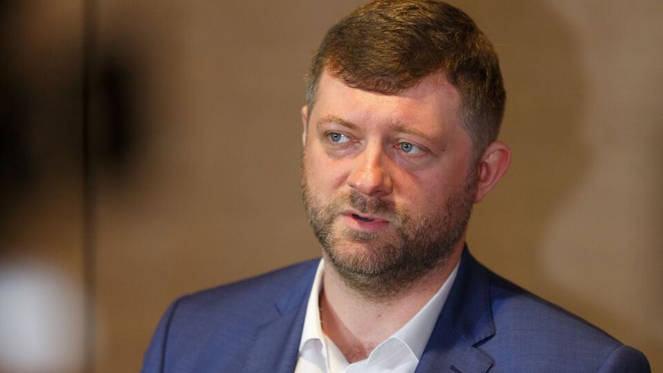 Корниенко считает, что государственную службу необходимо реформировать