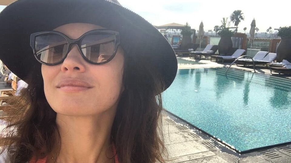 Куриленко показала парикмахерские способности