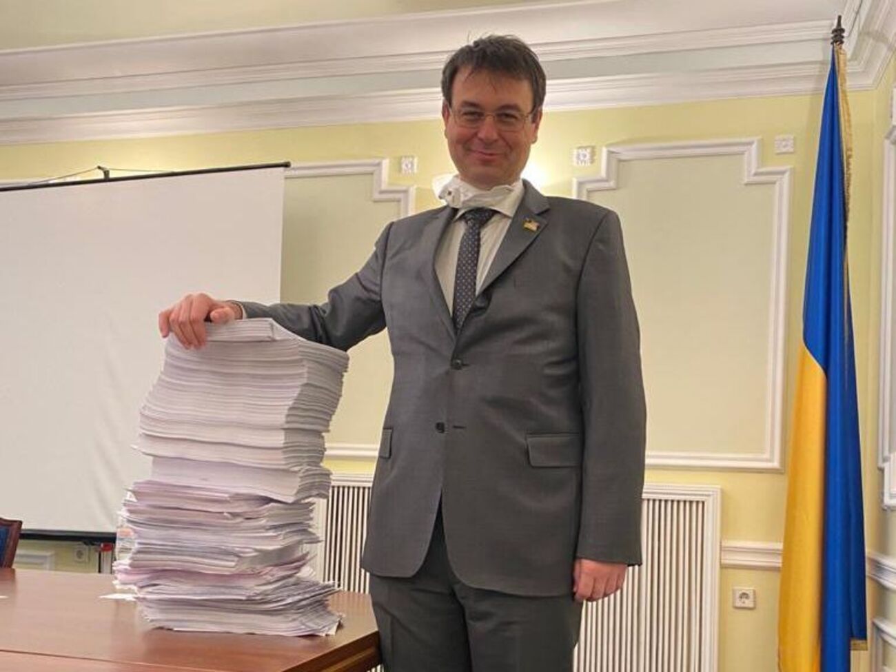 Комітет, який очолює Гетманцев, завершив розгляд поправок 27 квітня