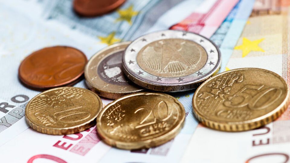 НБУ встановив курс валют на 28 квітня