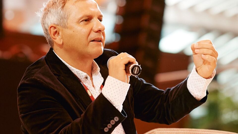 Устенко: Ситуация сложная, но не бесконтрольная. Это не хаос системы