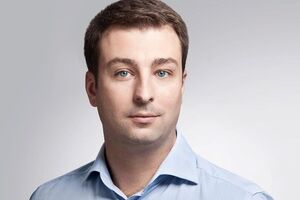 Тысячи бизнесов закрылись – люди сидят без работы. А "слуги народа" ходят в кабак депутата Тищенко, который работает без проблем. Г…ндоны