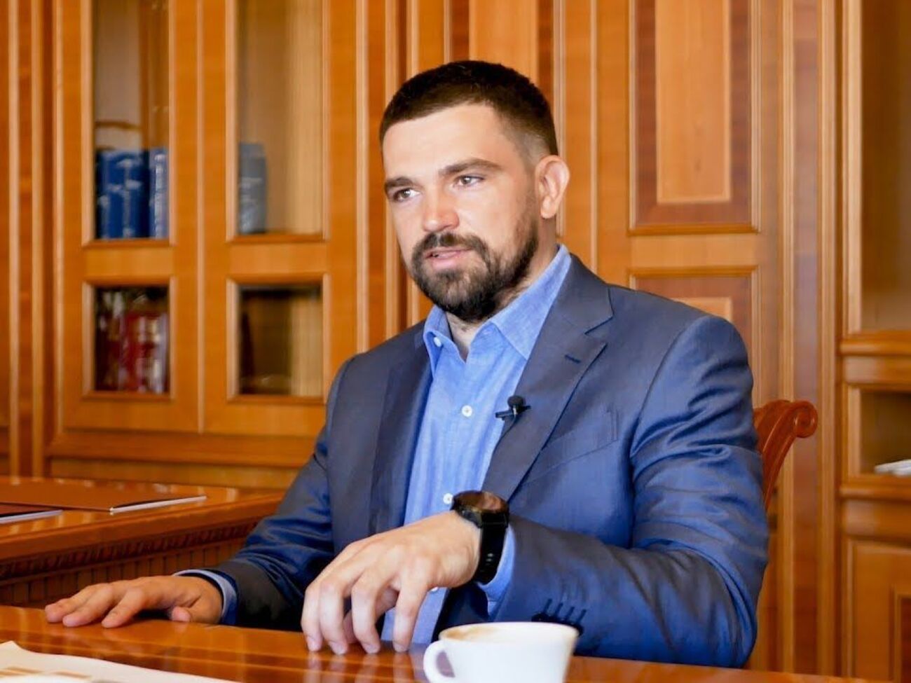 Трофімов закликав авторів програми, а також інші ЗМІ спростувати інформацію про його нібито візит у ресторан "Велюр"