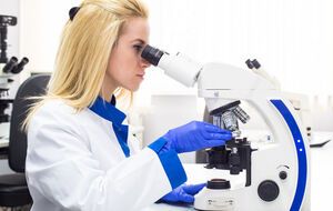 Были протестированы 46 контактных лиц заболевшей