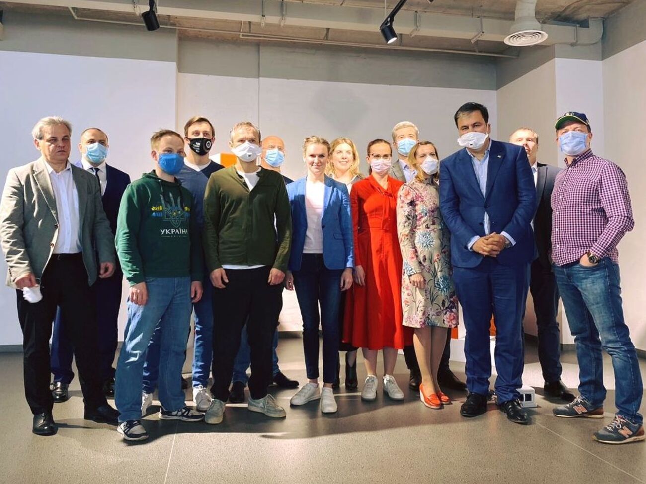 Саакашвілі (другий праворуч) провів зустріч із народними депутатами від "Голосу" сьогодні