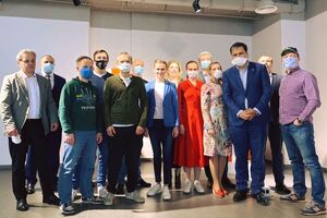 Саакашвілі (другий праворуч) провів зустріч із народними депутатами від "Голосу" сьогодні