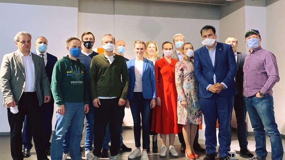 Саакашвілі (другий праворуч) провів зустріч із народними депутатами від "Голосу" сьогодні
