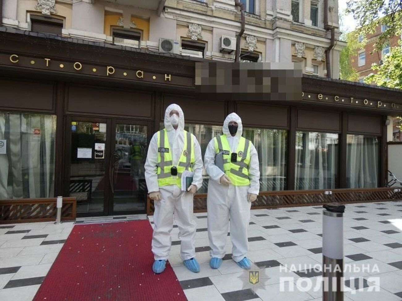 На момент проверки в заведении находилось несколько сотрудников