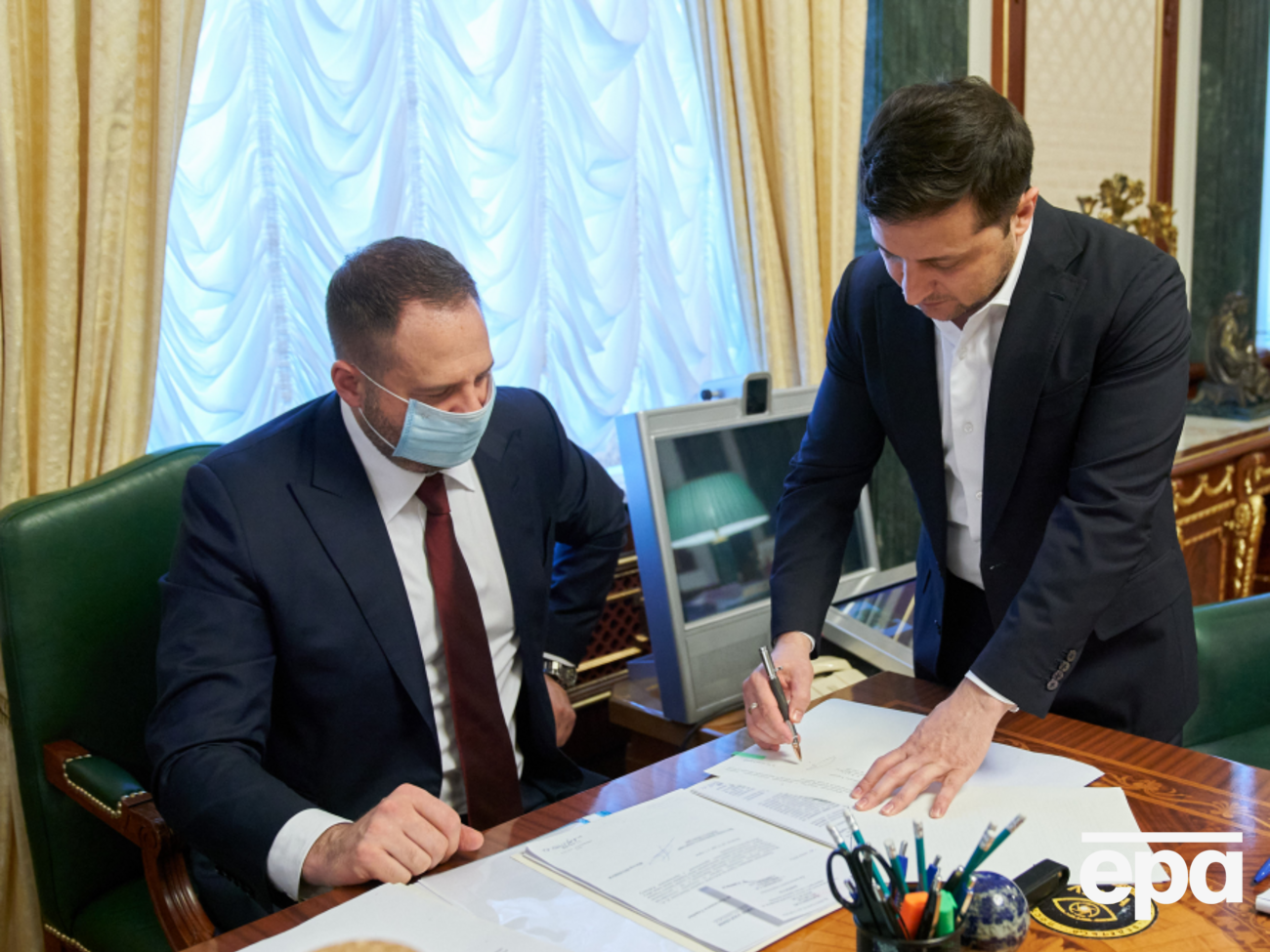 Зеленский подписал закон, открывающий рынок сельхозземель