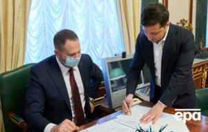 Зеленский подписал закон, открывающий рынок сельхозземель