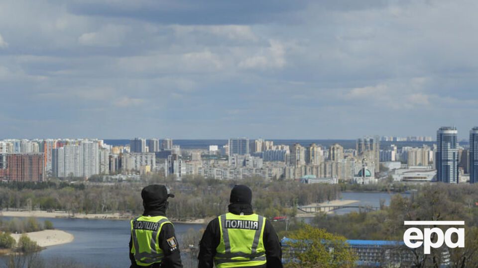 Кількість громадян, які вважають карантин занадто м'яким, протягом місяця скоротилася вдвічі