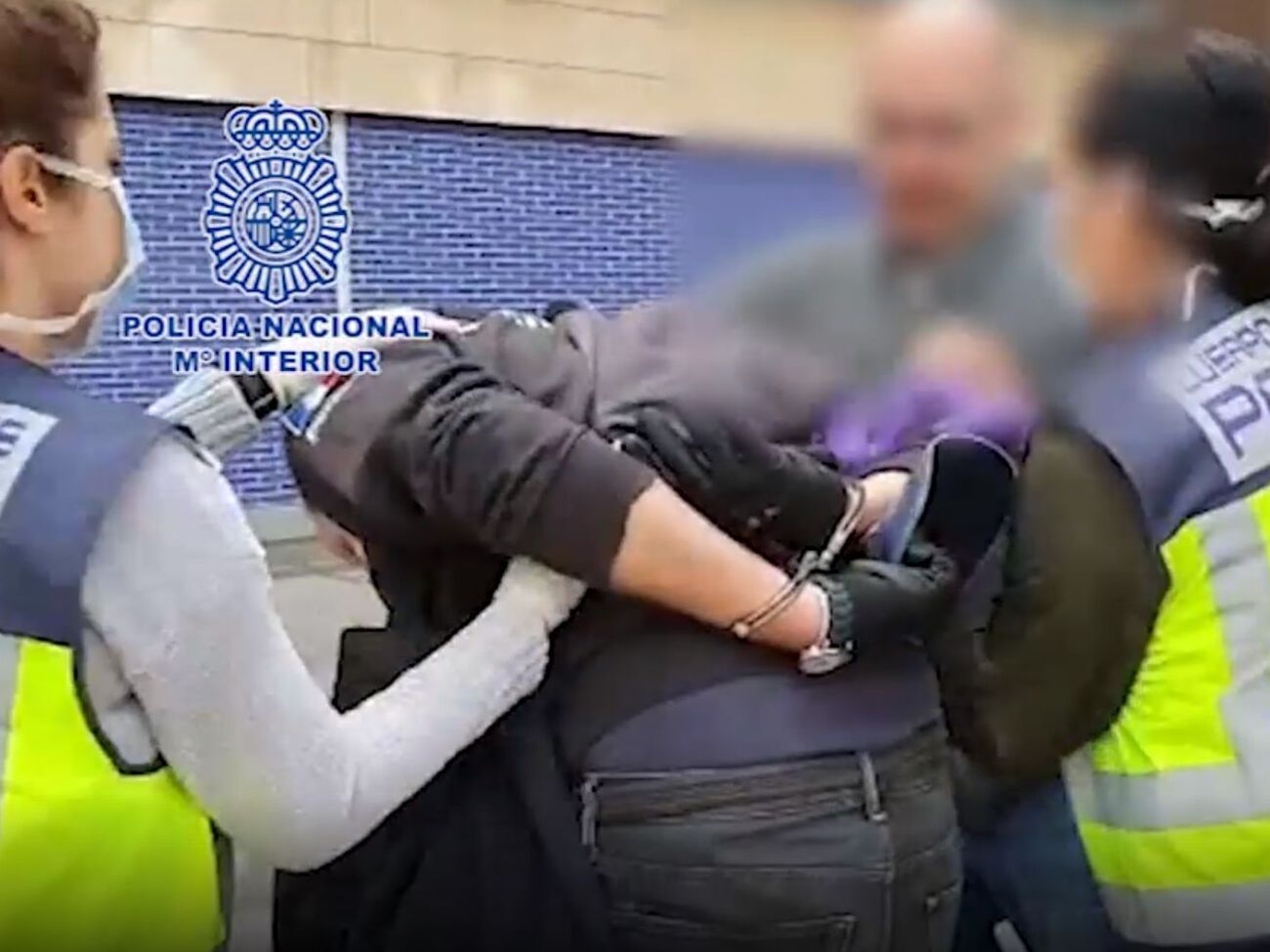 Золотухіна затримали в Барселоні. У його рюкзаку був пневматичний пістолет