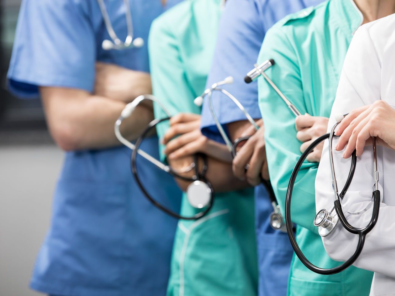 С момента вспышки эпидемии в госпитализации нуждались&nbsp;333 медика, у которых выявили коронавирус