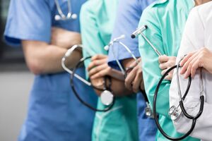 С момента вспышки эпидемии в госпитализации нуждались 333 медика, у которых выявили коронавирус