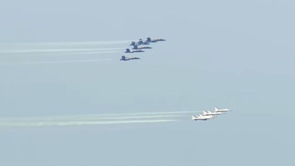 Самолеты пролетели над несколькими американскими городами