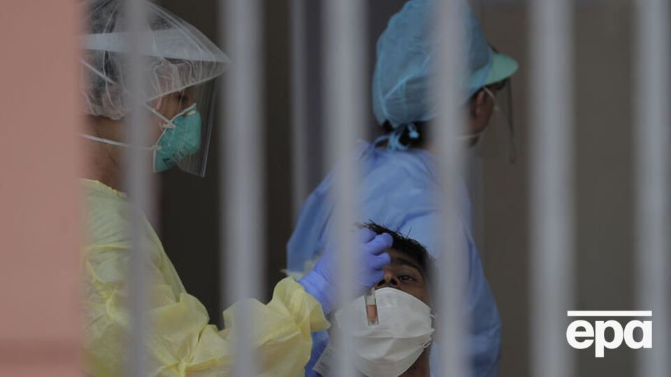 До кінця року повністю побороти пандемію не вдасться, вважають автори моніторингу