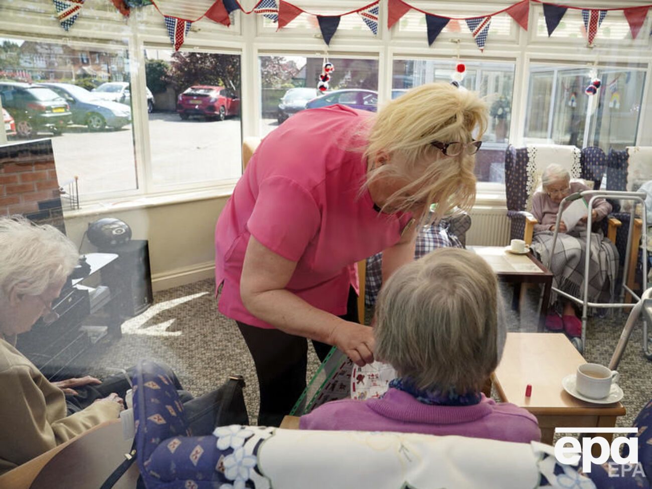 Британське МОЗ від сьогодні використовує у зведеннях дані з будинків для людей похилого віку