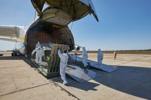 Офіс президента надав суперечливу інформацію про те, який вантаж доправила в Україну "Мрія"