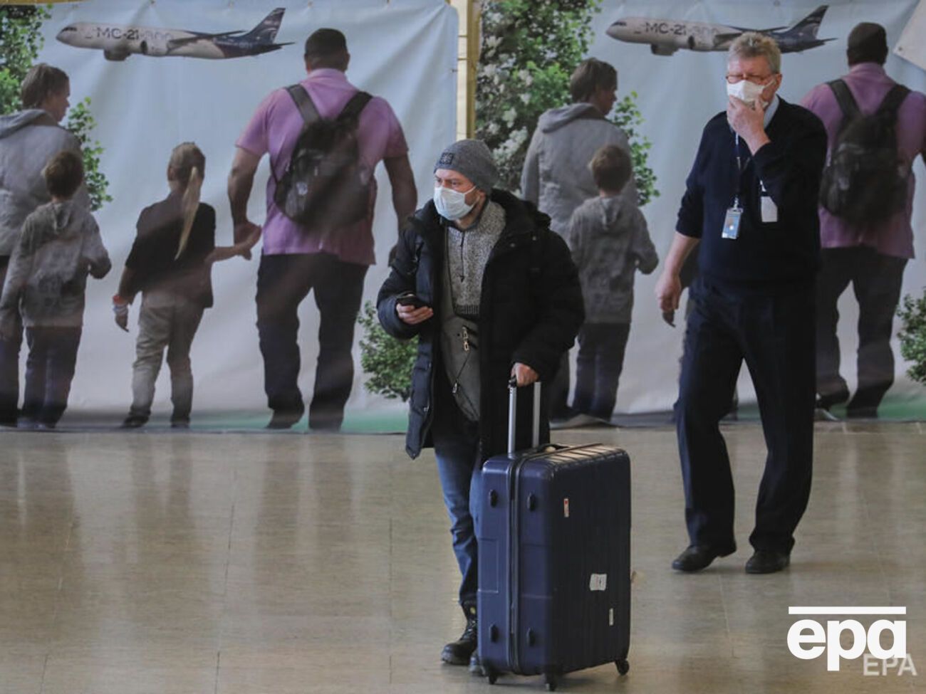 Обладателям двойного гражданства разрешили уехать из РФ