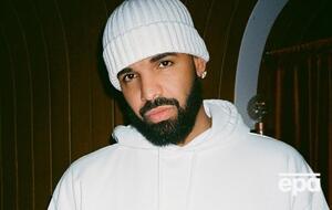 Дрейк: Я люблю и скучаю по своей прекрасной семье и друзьям и не могу дождаться того радостного дня, когда мы все сможем воссоединиться