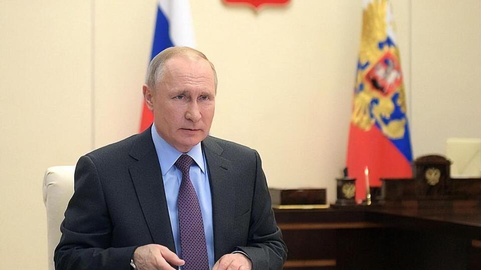 На сайте Кремля говорится, что Путин родился в октябре 1952 года
