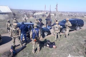 По подозрению в финансировании терроризма задержаны два человека, один из них – сотрудник СБУ