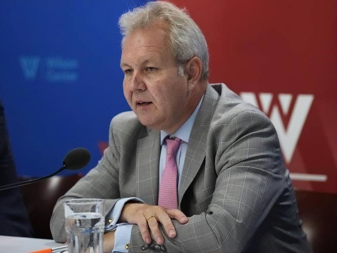 Иноземцев: На Западе будут давать очень много денег