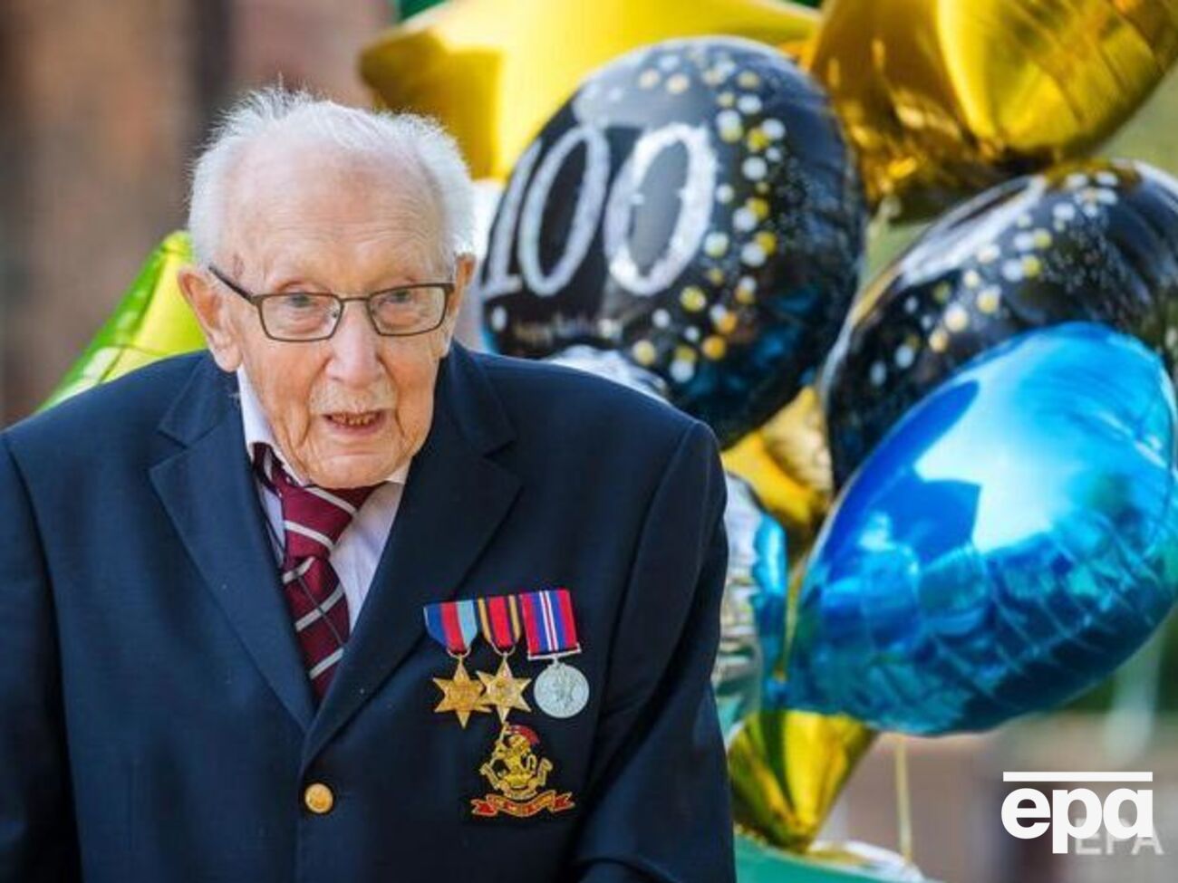 Том Мур родился в 1920 году