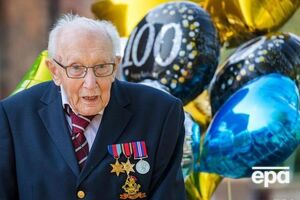 Том Мур родился в 1920 году