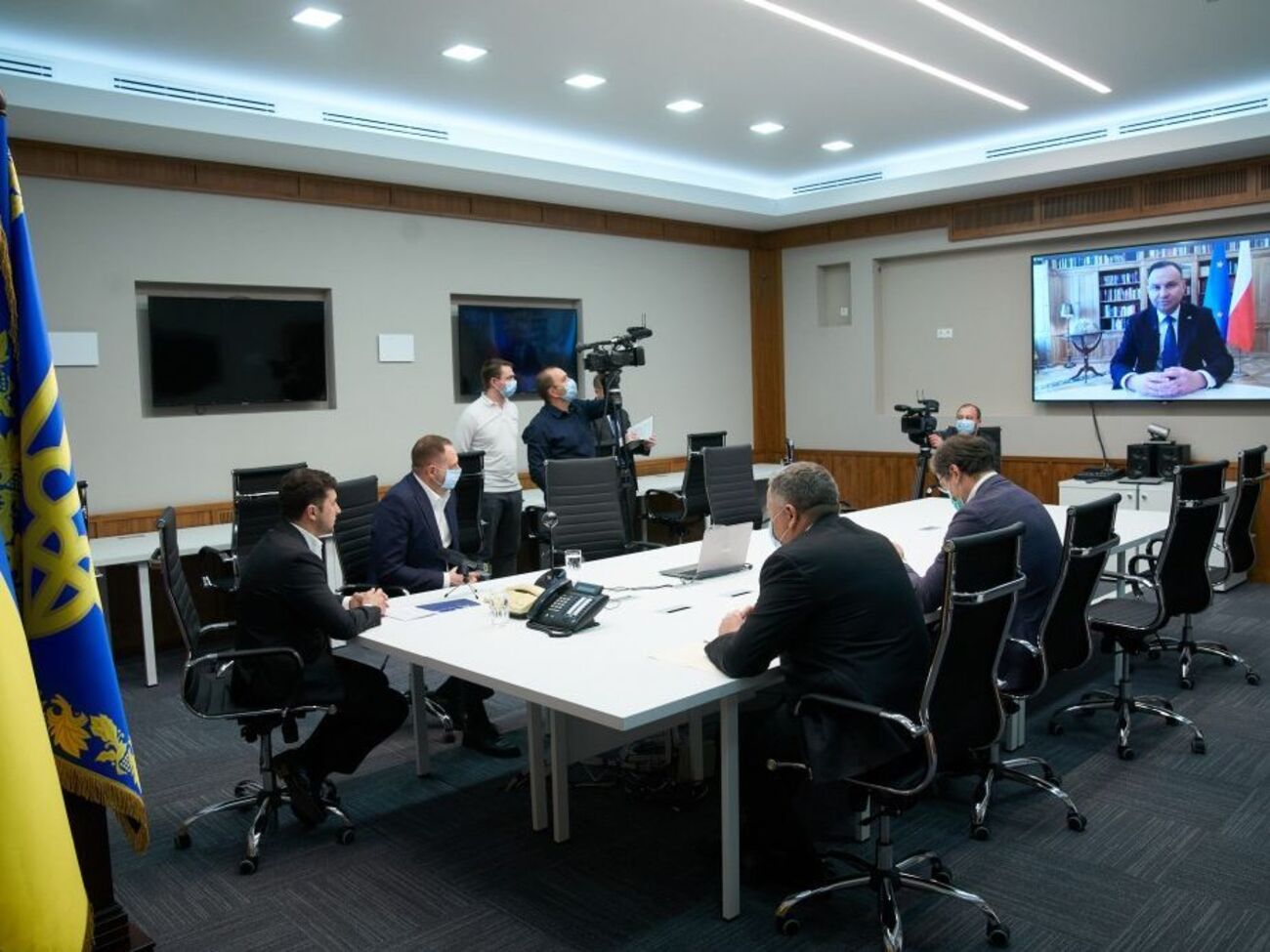 Зеленський подякував Дуді за медичне обладнання, надане Україні Польщею