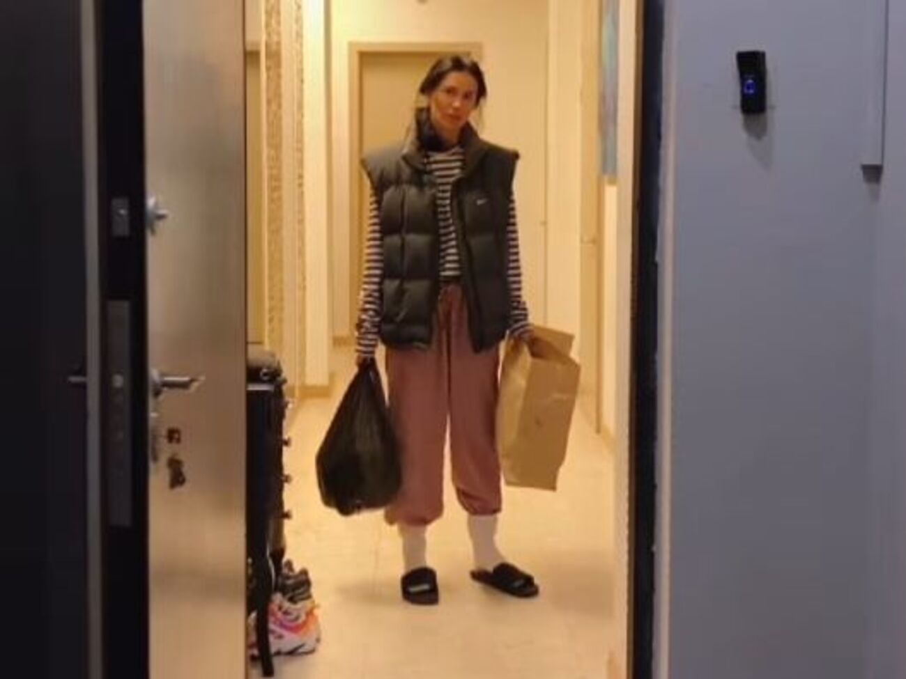 У такому вигляді Єфросиніна виносила сміття до карантину