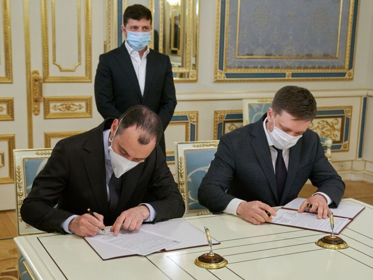 На подписании соглашения между "Укравтодором" и "Укрэксимбанком" присутствовал президент Украины Владимир Зеленский