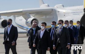 В "Эпицентре" говорят, что Зеленский встречал на аэродроме борт, оплаченный этой компанией