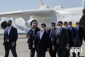 В "Епіцентрі" кажуть, що Зеленський зустрічав на аеродромі борт, оплачений цією компанією