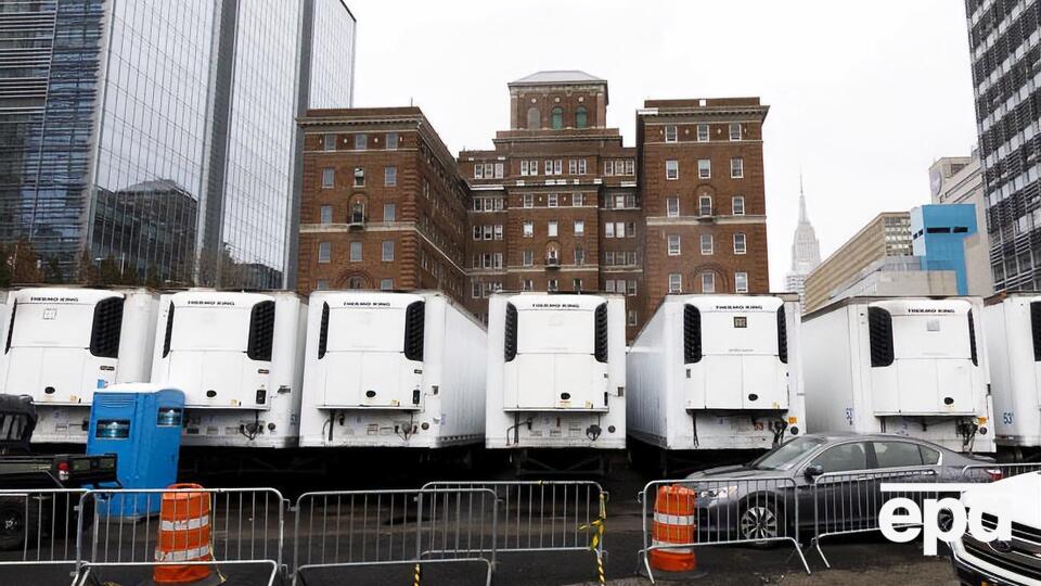 В Нью-Йорке установили временные морги