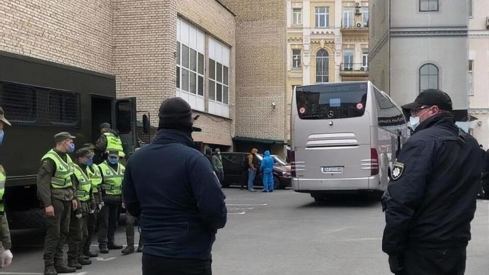 Українців привезли на обсервацію в "Козацький" 30 березня