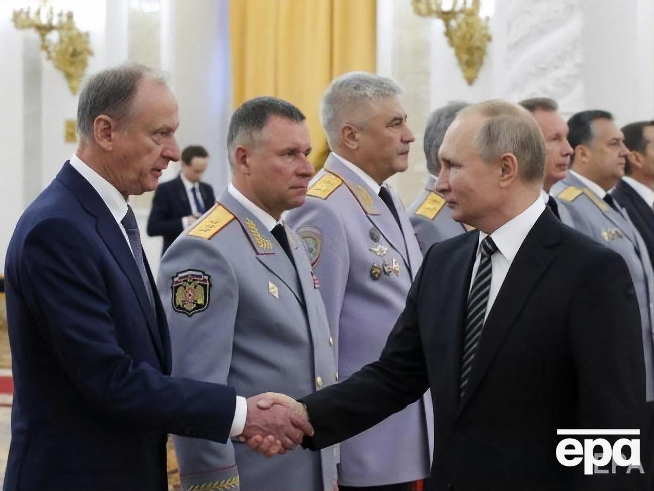 Патрушев (крайний слева) девять лет возглавлял ФСБ