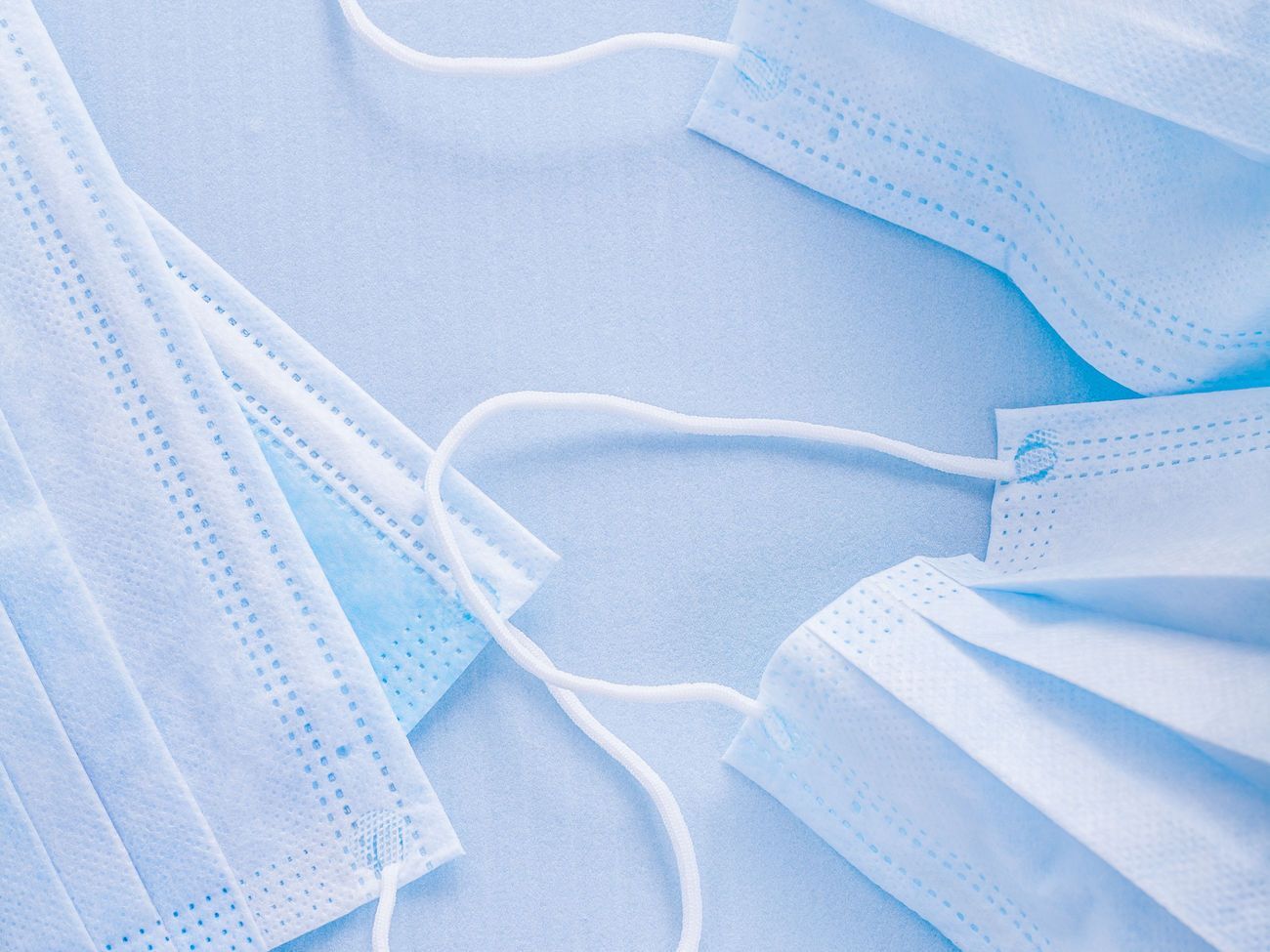 Мужчина продавал медицинские маски и перчатки по завышенным ценам