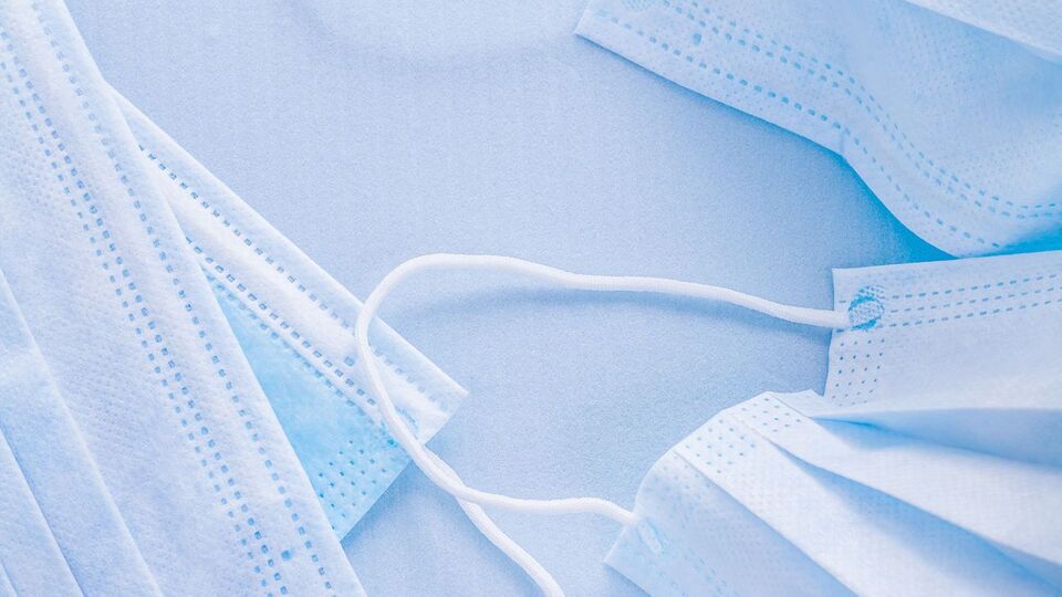 Чоловік продавав медичні маски і рукавички за завищеними цінами