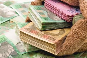 Українці перестали виводити гроші з банків після 25 березня