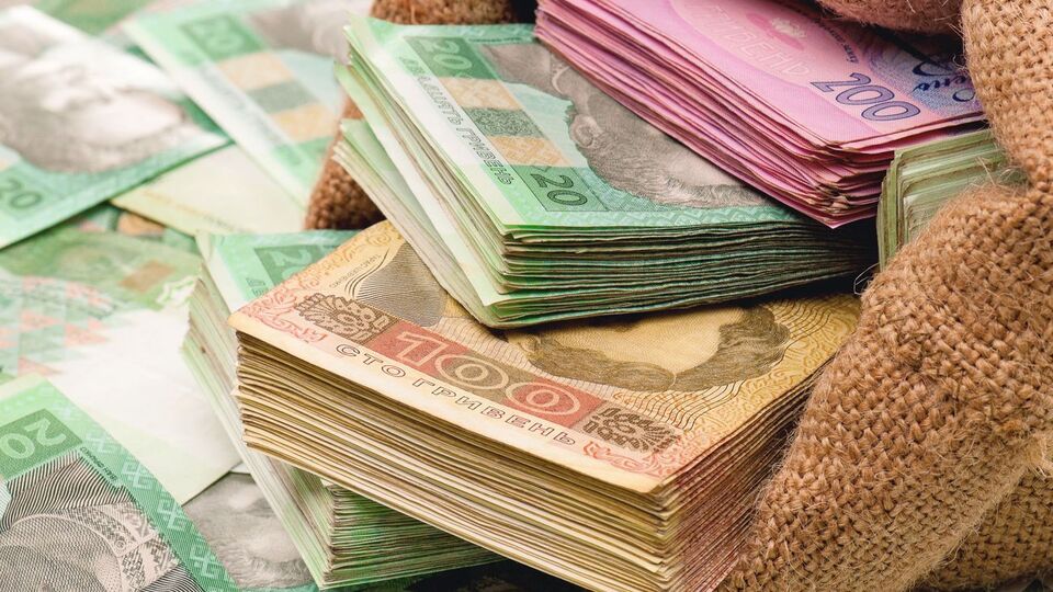 Украинцы прекратили выводить деньги из банков после 25 марта