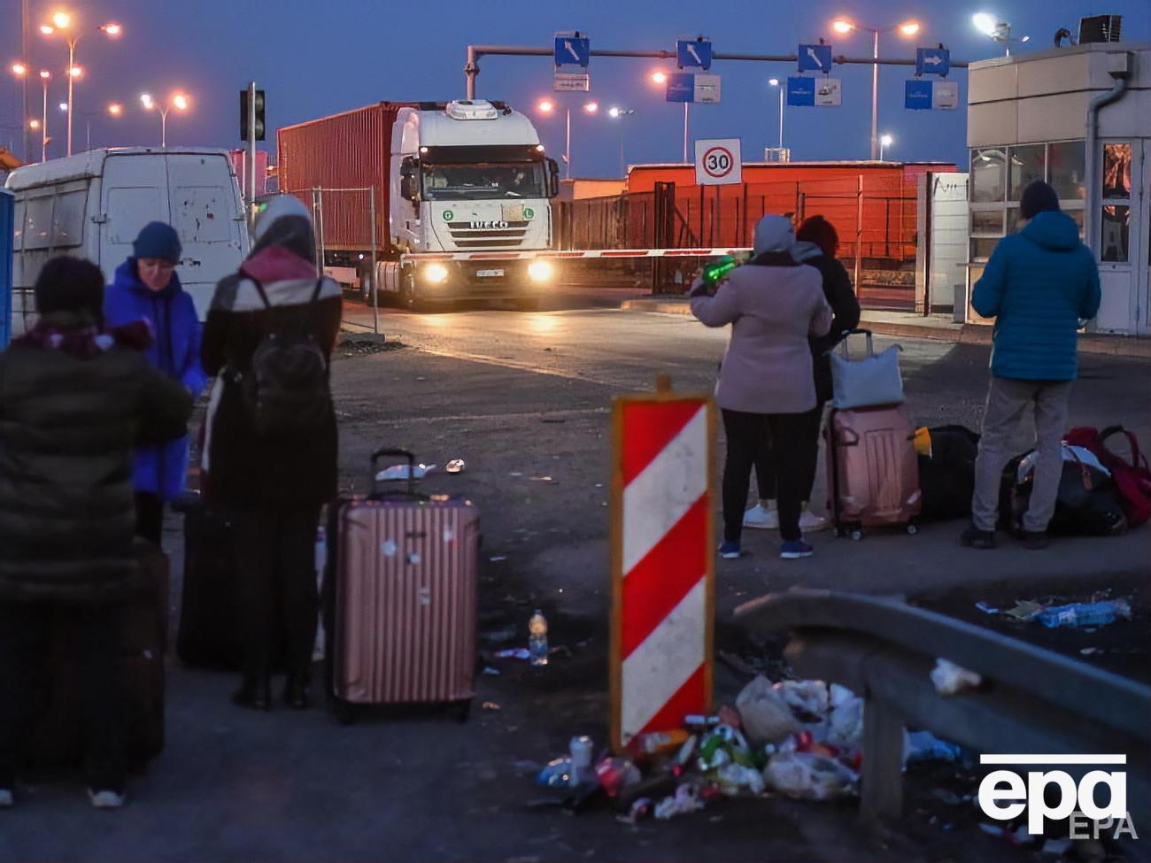 С завтрашнего дня попасть в Украину можно будет только на автомобиле