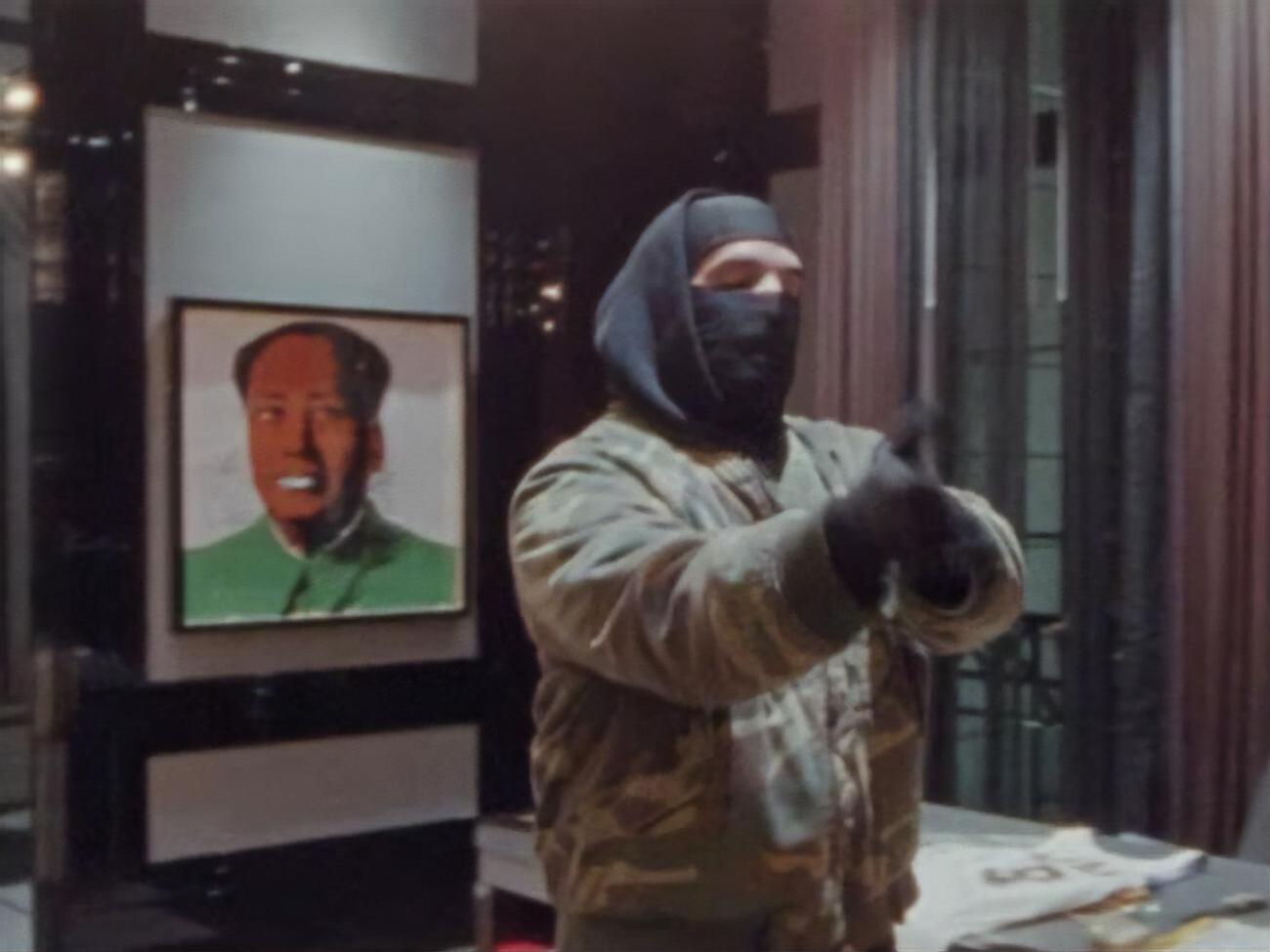 В ролике Дрейк предстал в балаклаве