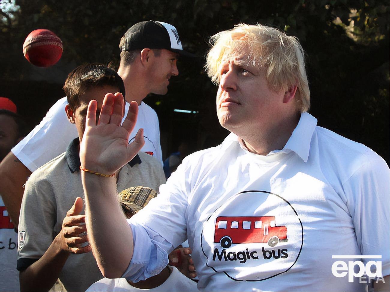 Джонсона, у якого раніше підтвердили коронавірус, 6 квітня було переведено у відділення інтенсивної терапії