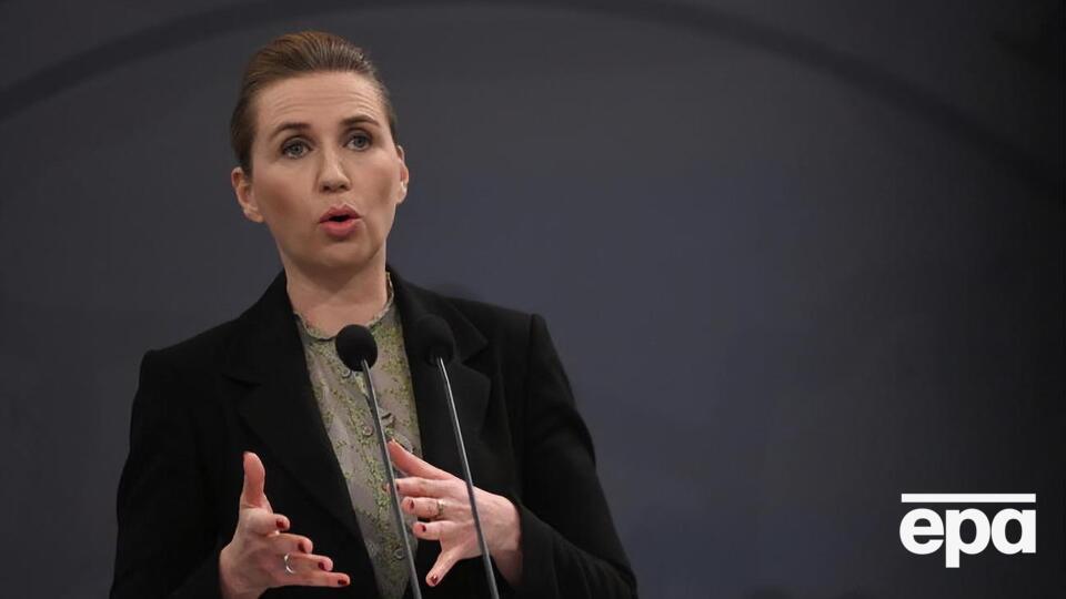 Фредеріксен сказала, що рішення про відкриття дитсадків і початкових шкіл дасть змогу батькам повернутися до роботи